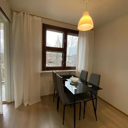 Kotimaailma - Hyvin Avara Rauhallinen 3mh Asunto Helsingfors