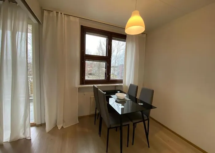 Kotimaailma - Hyvin Avara Rauhallinen 3mh Asunto هلسنكي